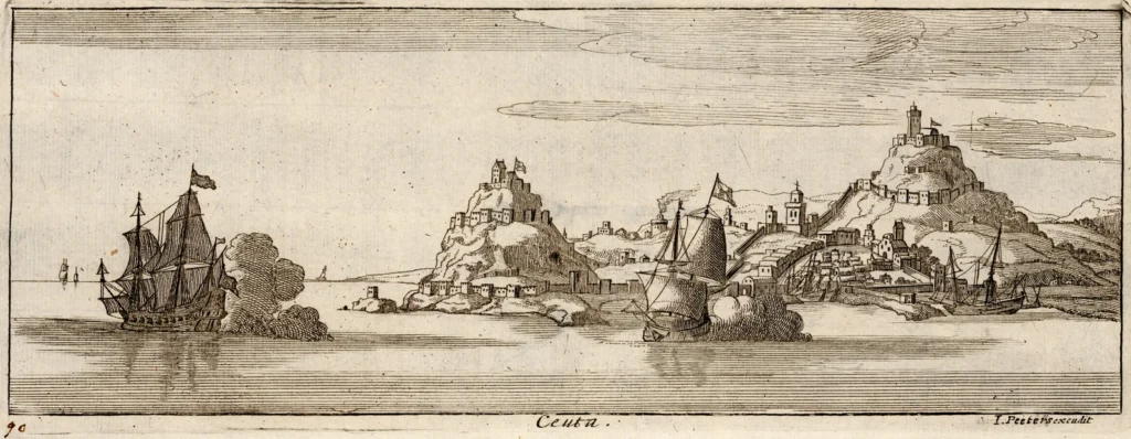 Grabado apaisado del siglo XVII con la silueta de Ceuta desde el mar: fortalezas sobre los cerros, casas junto al agua y varios navíos de vela en primer plano.