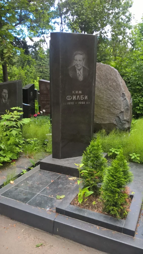 Tumba de Kim Philby en el cementerio de Kúntsevo, Moscú.